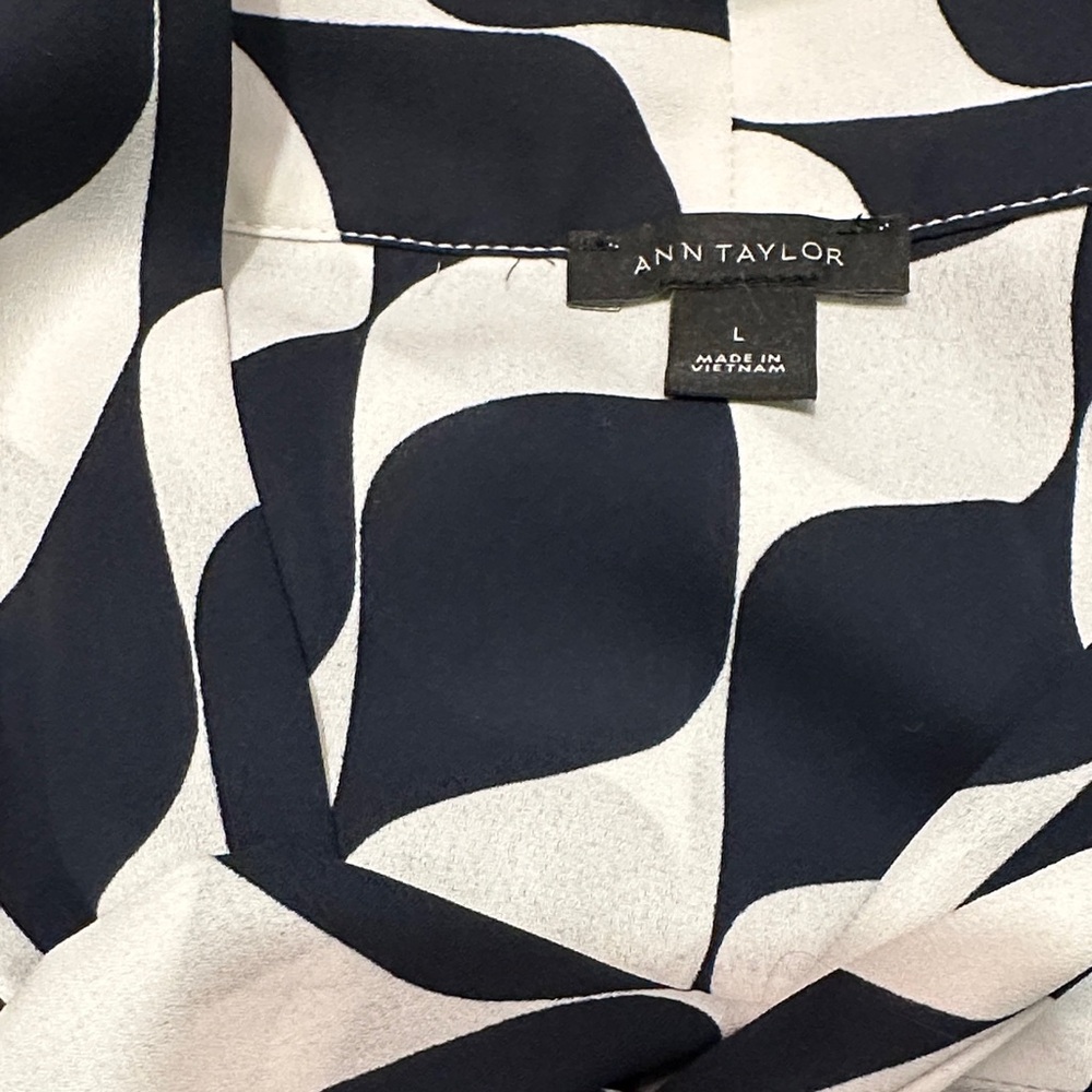 Ann Taylor Pattern Sleeveless Blouse - Picture 2 of 3